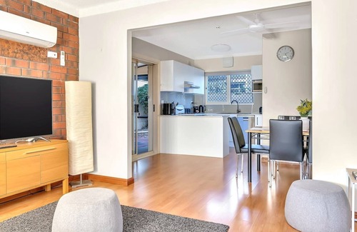 Glenelg North House | Brick Tides Experience the Serene Glenelg North