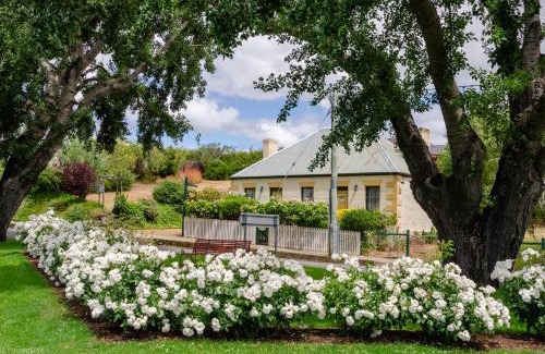 Richmond Apartment | BRIDGE COTTAGES Sargeants & Armoury Cottages 1823 - HISTORY & CHARM