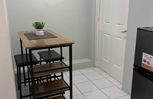 Portmore Apartment | BridgeView Apartment 20 minutes from Hellshire Beach