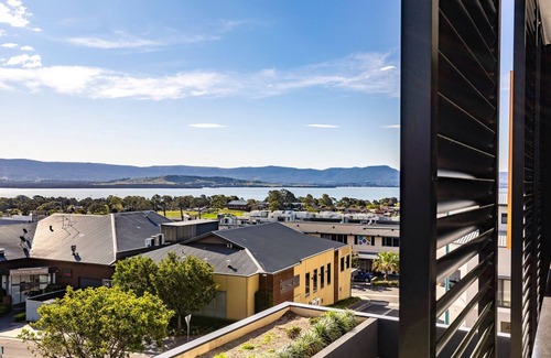 Shellharbour City Centre Apartment | Bright & Breezy Lakeview Retreat in Shellharbour