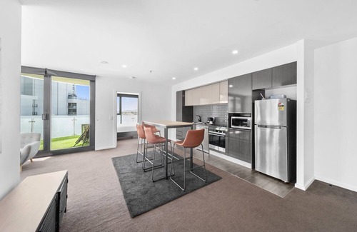Ngunnawal Apartment | Bright 2-Bed Apartment with Scenic Balcony
