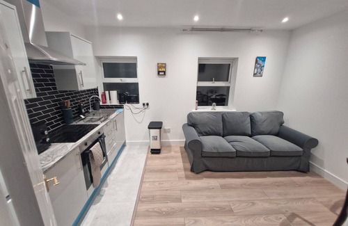 Hylands Apartment | Bright 2 bed maisonette flat in Romford