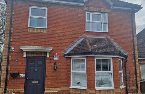 Hylands Apartment | Bright 2 bed maisonette flat in Romford