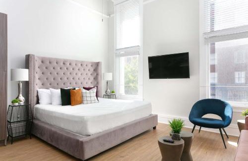 Gaslamp Quarter Apartment | Bright 2BR Loft Sleeps 7 with Full Kitchen and Fast WiFi