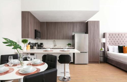 Gaslamp Quarter Apartment | Bright 2BR Loft Sleeps 7 with Full Kitchen and Fast WiFi