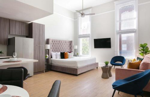 Gaslamp Quarter Apartment | Bright 2BR Loft Sleeps 7 with Full Kitchen and Fast WiFi