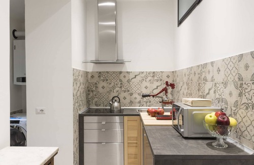 Rome City Centre Apartment | Bright 2BR on Via del Corso