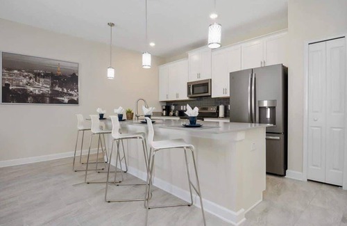 Kissimmee Apartment | Bright 4Bd With Pool Resort Perks Near Disney