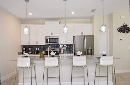 Kissimmee Apartment | Bright 4Bd With Pool Resort Perks Near Disney