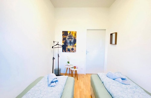 Liesing Apartment | Bright 5BR Shared Apartment w Great Transport Link
