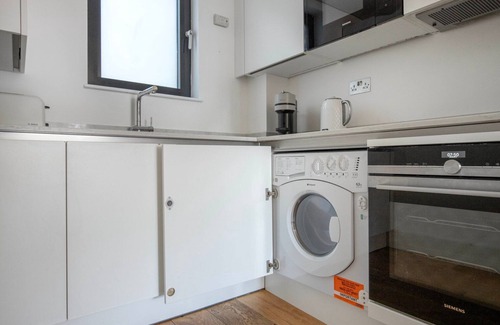 Whitechapel Apartment | Bright Aldgate 1BR, close to Train & Liverpool Street, by Blueground