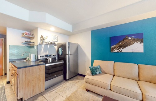 Mountain House Apartment | Bright and colorful studio with breathtaking mountain views