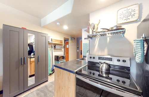 Mountain House Apartment | Bright and colorful studio with breathtaking mountain views