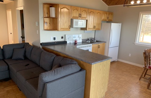 Bay of Fundy & Annapolis Valley Cottage | Bright and cozy cottage overlooking the worlds highest tides