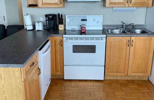 Bay of Fundy & Annapolis Valley Cottage | Bright and cozy cottage overlooking the worlds highest tides