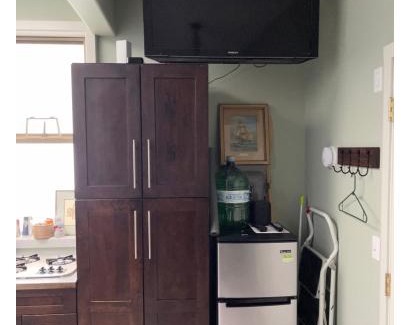 Gold River House | Bright and Cozy 1 Bedroom Suite