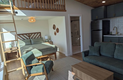 Underwood Cabin | Bright and modern tiny home on the lake!