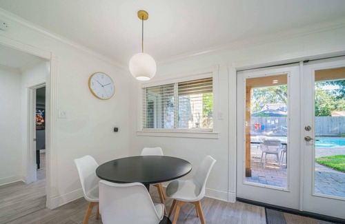 Jersey Village House | Bright and Spacious Home for w/ POOL (30+ Nights)