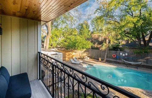 Jersey Village House | Bright and Spacious Home for w/ POOL (30+ Nights)