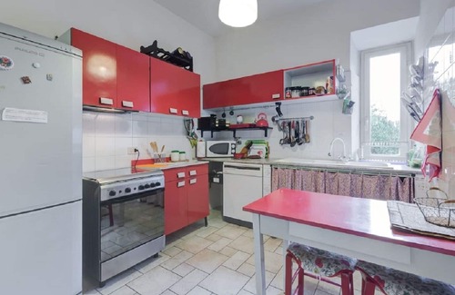 Suburbio VII Portuense Apartment | Bright and spacious, 6 + 3 beds, three bedrooms two bathrooms, free WiFi, near Rome EUR