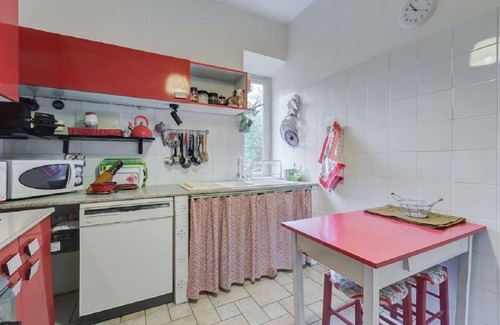 Suburbio VII Portuense Apartment | Bright and spacious, 6 + 3 beds, three bedrooms two bathrooms, free WiFi, near Rome EUR