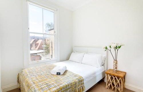 St. Helen's Apartment | Bright and Spacious Notting Hill Nest