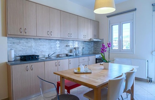 Agios Dimitrios Apartment | Bright Apt Close to the Beach