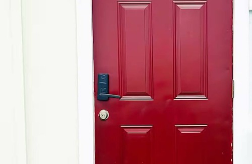 Windsor Hills Apartment | Bright Charming Garage Studio in North Central Austin Neighborhood