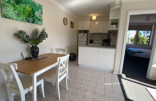 Melbourne Apartment | Bright & Comfortable 1BR Unit in Trendy Brunswick!