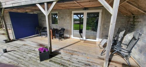 Oedsmal Apartment | Bright comfortable guest suite close to both swimming, nature and city