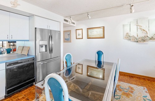 North Ocean City Condo | Bright & convenient condo with pool, balcony & angled ocean views