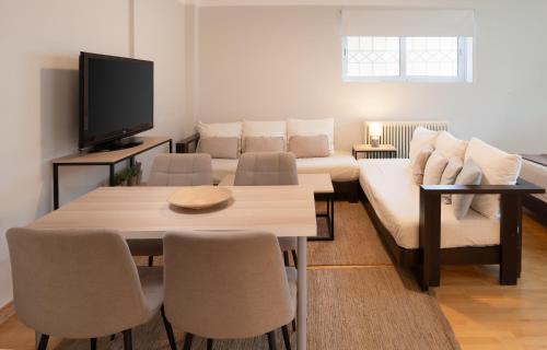 Glyfada Apartment | Bright, Cosy Studio close to Glyfada Beach & Center
