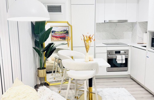 Vaughan Apartment | Bright & Cozy 1 Bedroom Retreat - 15 minutes to Toronto Pearson Int’ Airport