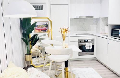 Vaughan Apartment | Bright & Cozy 1 Bedroom Retreat - 15 minutes to Toronto Pearson Int’ Airport