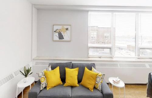 Saint John House | Bright Cozy Condo The Heart of Uptown 2BED Coffee & tea