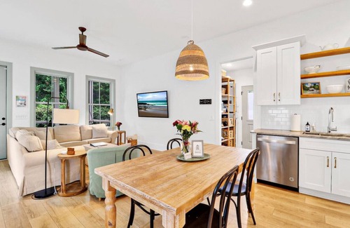 Northwest Quadrant Apartment | Bright Dreamy Cottage-Walkable to Water & Downtown