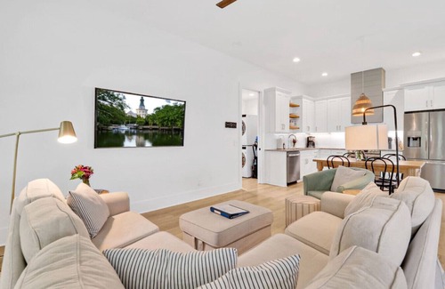 Northwest Quadrant Apartment | Bright Dreamy Cottage-Walkable to Water & Downtown