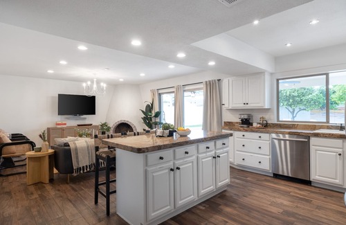 Paradise Valley Village Cottage | Bright Eyes by Avantstay Chic Boho Retreat, Pool