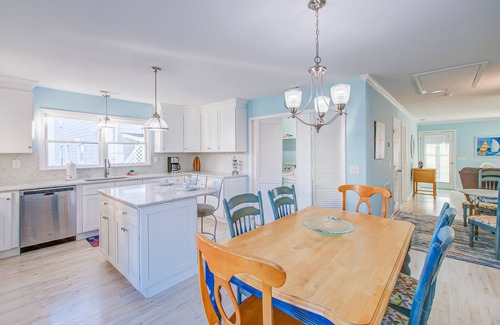 Holden Beach House | Bright Family Escape W/Outdoor Shower, Free WiFi & Large Deck - Walk to Beach