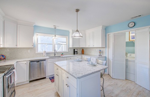 Holden Beach House | Bright Family Escape W/Outdoor Shower, Free WiFi & Large Deck - Walk to Beach