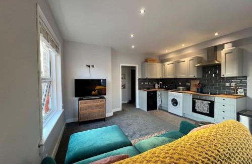 Wimborne Apartment | Bright, first floor, one bedroom flat in Wimborne