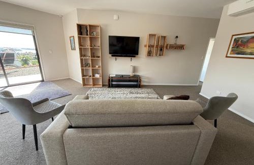 Welcome Bay Apartment | Bright & Fresh with great views