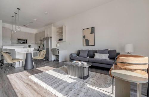 Highland Apartment | Bright Highlands 1br w pool wd gym ATX-199