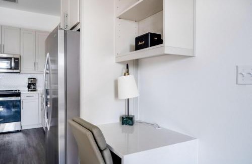 Highland Apartment | Bright Highlands 1br w pool wd gym ATX-199