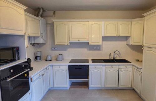 Lemasson House | Bright house with BBQ area close to town center and 15 minutes from the beach