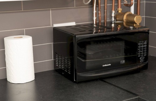 Burnt Oak House | Bright & Modern 3BR - 5 Mins to Tube, Free Parking | Pass The Keys