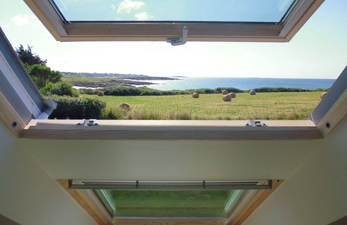 Trevignon House | Bright, modern house overlooking the ocean