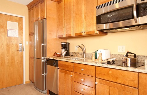 Mountain House Apartment | Bright Mountain Condo for 4 with Full Kitchen