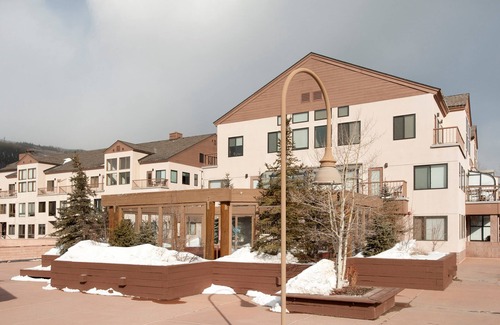 Mountain House Apartment | Bright Mountain Condo for 4 with Full Kitchen