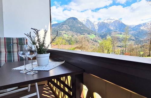 Bischofswiesen Apartment | Bright, quiet apartment Kehlstein with great balcony in walking distance to the center